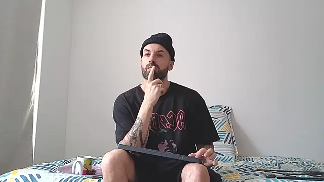 Snapshot of MattxFeet chatting on 03/31/26, 03:12 MattxFeet online show from 03/31/26, 03:12