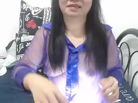 stacie iris online show from 11/19/25, 09:04