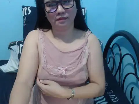 stacie iris online show from 12/17/25, 02:34