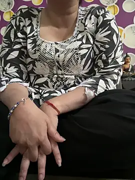 Preet Kaur 69 online show from 04/12/26, 06:29