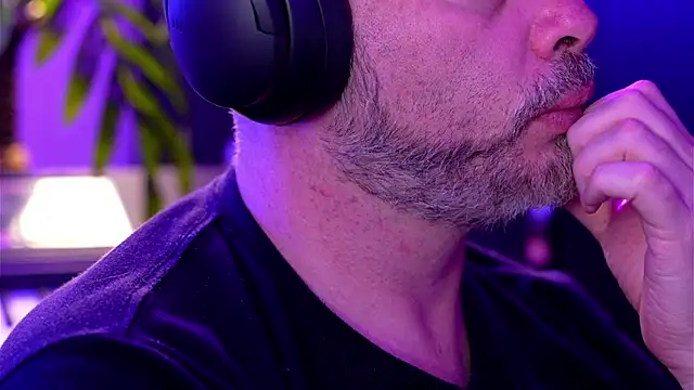 Snapshot of Sanders_White chatting on 09/24/25, 11:30 Sanders White online show from 09/24/25, 11:30