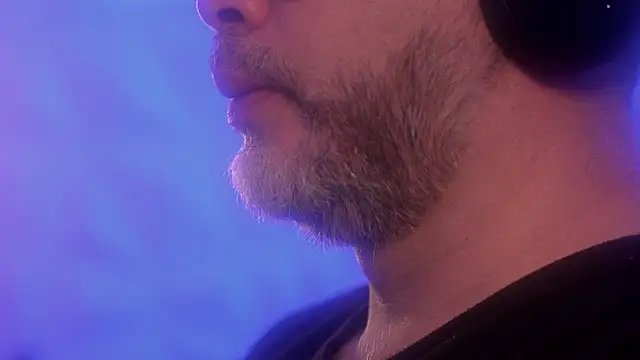 Snapshot of Sanders_White chatting on 10/31/25, 02:18 Sanders White online show from 10/31/25, 02:18