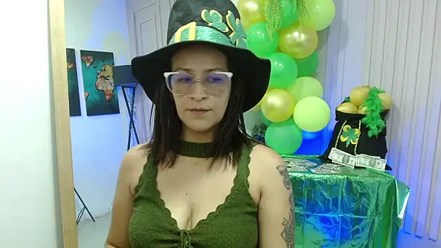 Snapshot of Britney_taylor_ chatting on 03/17/25, 06:42 Britney taylor online show from 03/17/25, 06:42