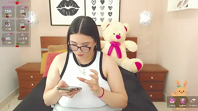 Snapshot of miss_linda_ chatting on 02/17/25, 05:10 miss linda online show from 02/17/25, 05:10