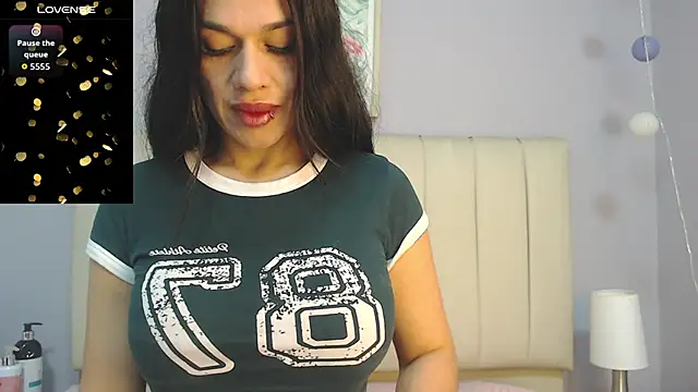 Snapshot of amy_le01 chatting on 05/08/26, 01:49 amy le01 online show from 05/08/26, 01:49