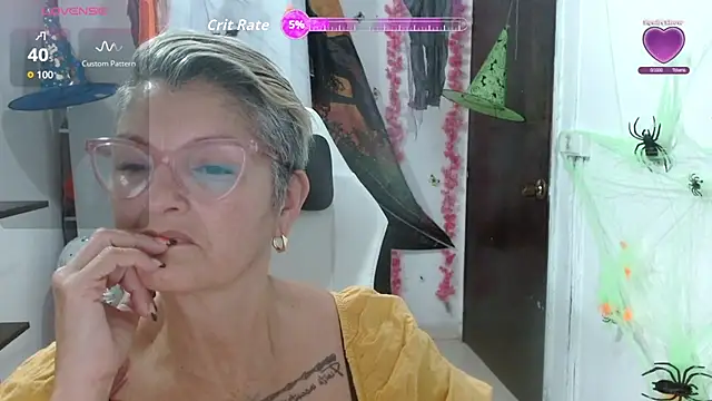 bety-cum2 online show from 10/30/25, 12:12