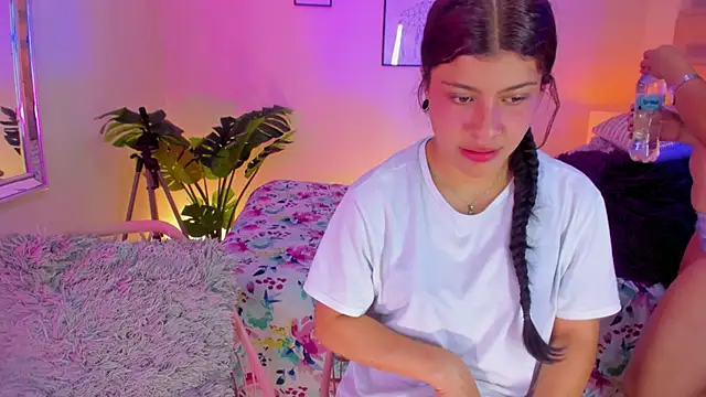 little antonela online show from 09/08/25, 03:11