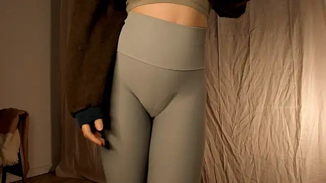 hee jeen online show from 02/21/25, 04:05