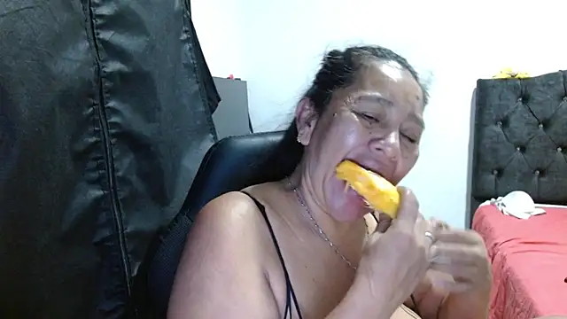 Snapshot of katia_mature chatting on 10/01/25, 03:45 katia mature online show from 10/01/25, 03:45