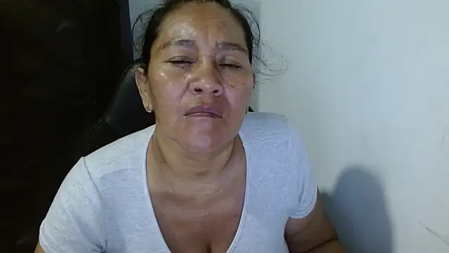 Snapshot of katia_mature chatting on 11/29/25, 10:35 katia mature online show from 11/29/25, 10:35