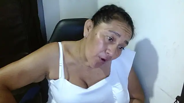 Snapshot of katia_mature chatting on 12/01/25, 01:10 katia mature online show from 12/01/25, 01:10