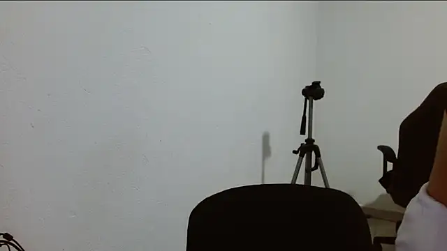 Snapshot of katia_mature chatting on 02/22/26, 07:19 katia mature online show from 02/22/26, 07:19