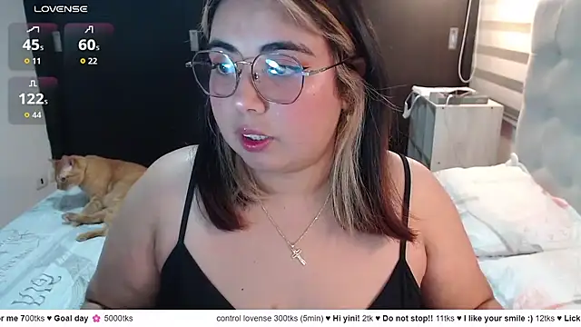 Snapshot of yini_angel chatting on 06/25/26, 03:06 yini angel online show from 06/25/26, 03:06