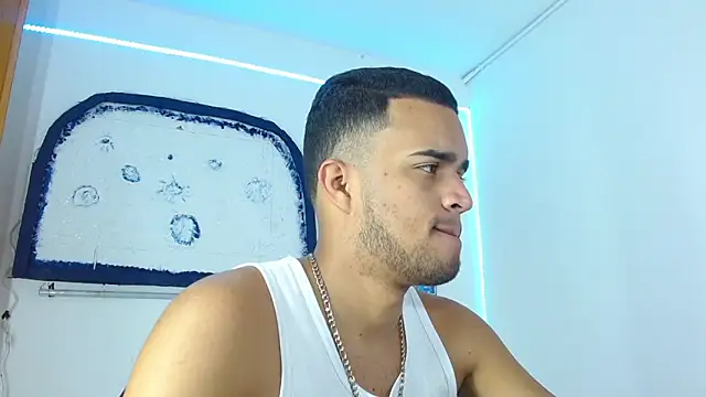 Snapshot of Bigcock_21cm_ chatting on 12/19/24, 02:24 Bigcock 21cm  online show from 12/19/24, 02:24