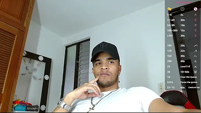 Snapshot of Bigcock_21cm_ chatting on 02/21/25, 10:26 Bigcock 21cm  online show from 02/21/25, 10:26