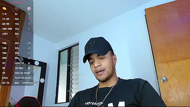 Snapshot of Bigcock_21cm_ chatting on 02/25/25, 01:50 Bigcock 21cm  online show from 02/25/25, 01:50