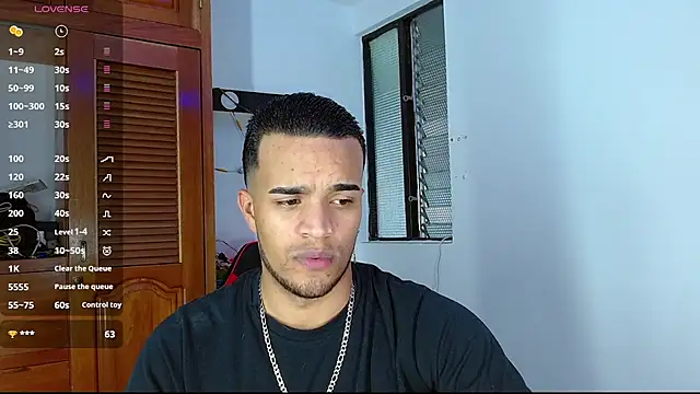 Snapshot of Bigcock_21cm_ chatting on 02/25/25, 10:18 Bigcock 21cm  online show from 02/25/25, 10:18