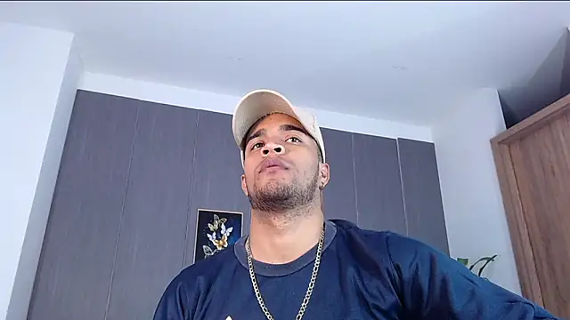 Snapshot of Bigcock_21cm_ chatting on 03/14/25, 08:17 Bigcock 21cm  online show from 03/14/25, 08:17