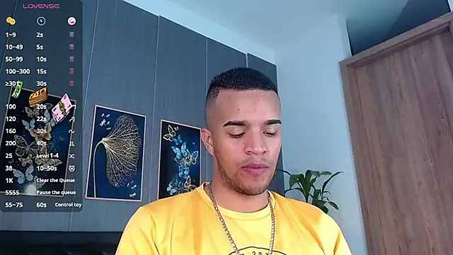 Snapshot of Bigcock_21cm_ chatting on 03/19/25, 07:49 Bigcock 21cm  online show from 03/19/25, 07:49