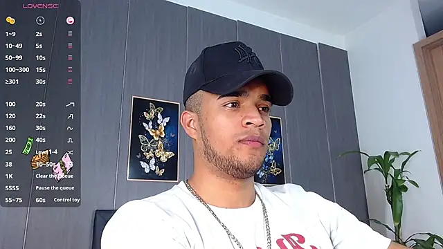 Snapshot of Bigcock_21cm_ chatting on 03/22/25, 07:42 Bigcock 21cm  online show from 03/22/25, 07:42