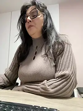 SWEETLILY18 online show from 02/21/25, 11:11