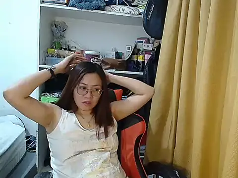 Snapshot of crizzybel chatting on 04/19/26, 04:17 crizzybel online show from 04/19/26, 04:17