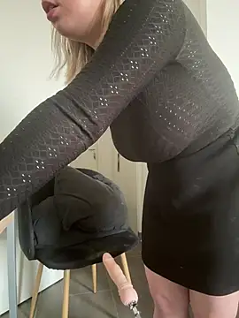 Snapshot of dollssfr chatting on 01/21/25, 11:13 dollssfr online show from 01/21/25, 11:13