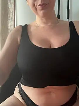 Snapshot of dollssfr chatting on 04/07/26, 05:57 dollssfr online show from 04/07/26, 05:57