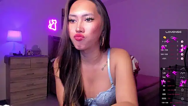 Snapshot of BombshellPH chatting on 12/23/24, 06:05 BombshellPH online show from 12/23/24, 06:05