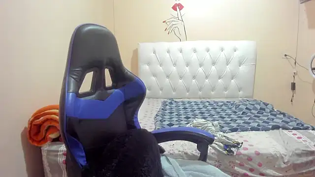 Leylafourniert online show from 02/16/25, 07:49