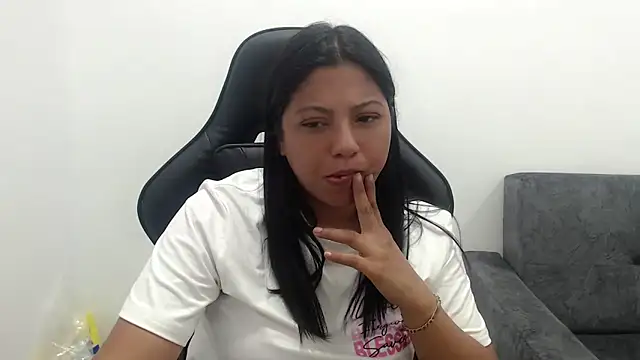 Leylafourniert online show from 06/29/26, 05:57