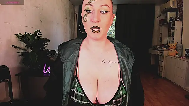 Mira Xo  online show from 10/17/25, 10:51