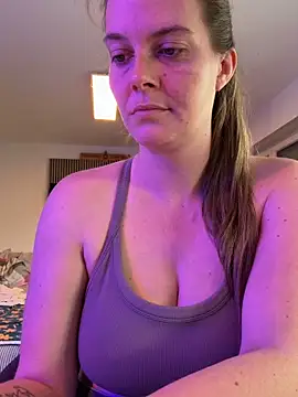Snapshot of newMichelle chatting on 06/15/26, 06:37 newMichelle online show from 06/15/26, 06:37