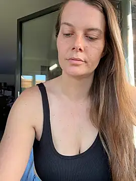 Snapshot of newMichelle chatting on 06/18/26, 05:51 newMichelle online show from 06/18/26, 05:51