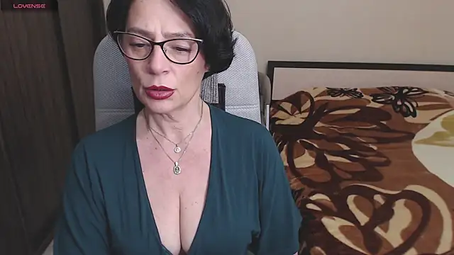 Snapshot of BelovedLady chatting on 02/15/25, 04:01 BelovedLady online show from 02/15/25, 04:01