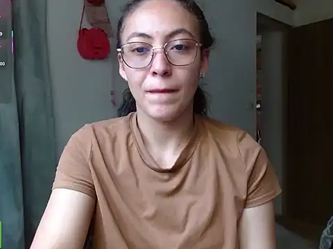 Snapshot of Olivia_Bright chatting on 02/17/26, 04:57 Olivia Bright online show from 02/17/26, 04:57