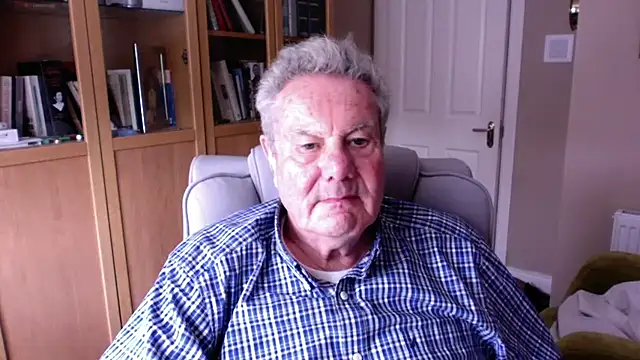 Snapshot of Oldpistolpete chatting on 04/22/26, 03:13 Oldpistolpete online show from 04/22/26, 03:13