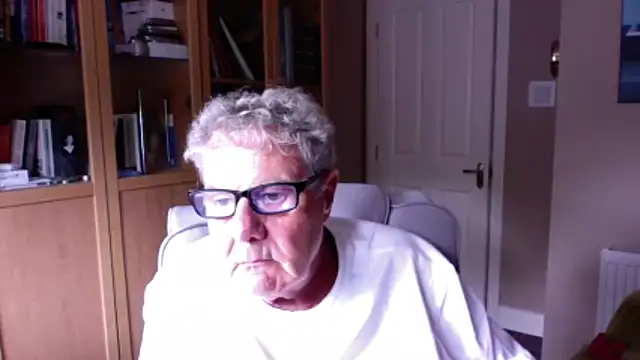 Snapshot of Oldpistolpete chatting on 06/06/26, 04:23 Oldpistolpete online show from 06/06/26, 04:23