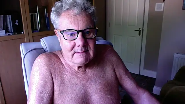 Snapshot of Oldpistolpete chatting on 06/08/26, 08:26 Oldpistolpete online show from 06/08/26, 08:26