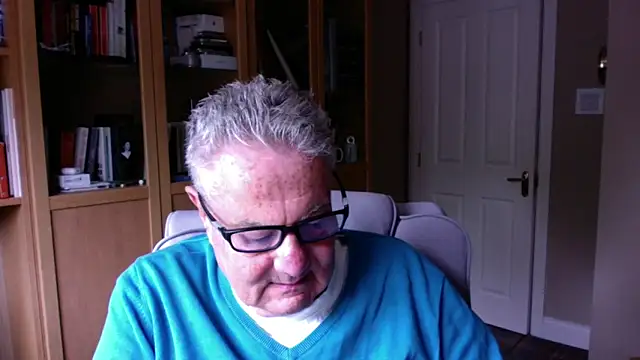 Snapshot of Oldpistolpete chatting on 06/11/26, 08:56 Oldpistolpete online show from 06/11/26, 08:56
