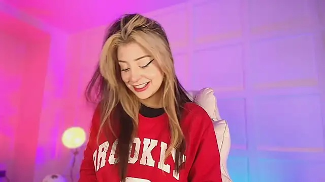 Sofly s online show from 07/04/26, 12:00