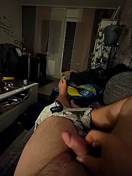 Snapshot of Paul10112 chatting on 02/07/26, 12:14 Paul10112 online show from 02/07/26, 12:14