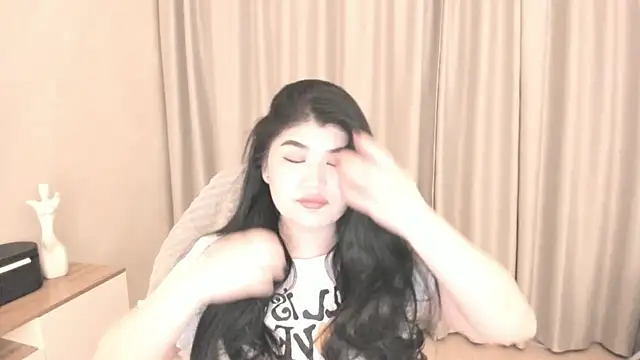 Snapshot of mia_lui chatting on 06/27/26, 07:30 mia lui online show from 06/27/26, 07:30