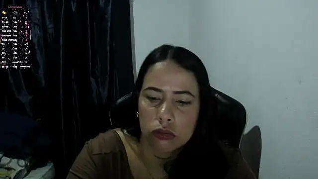 Snapshot of Bianka_olivetto021 chatting on 05/14/26, 02:18 Bianka olivetto021 online show from 05/14/26, 02:18