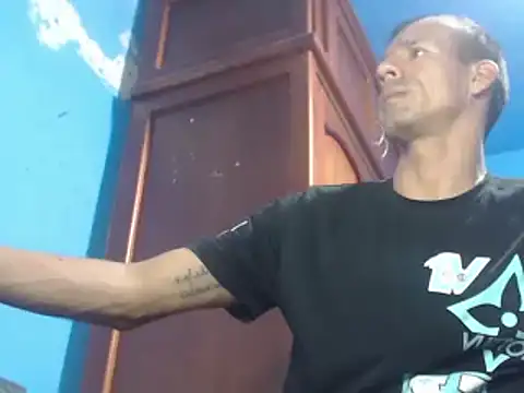 Snapshot of couplepregnantdick20 chatting on 03/05/25, 08:53 couplepregnantdick20 online show from 03/05/25, 08:53