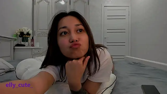 Elly Cute online show from 12/10/24, 09:54