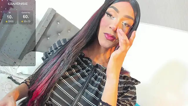 Snapshot of Daniela_Coks chatting on 03/05/25, 02:25 Daniela Coks online show from 03/05/25, 02:25