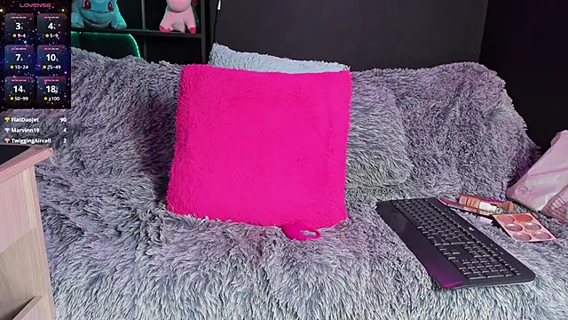 stelleknox  online show from 12/28/24, 04:08