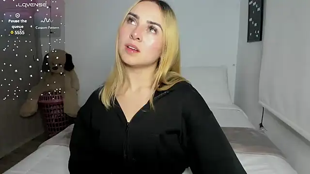 sophi mooreno online show from 03/22/25, 02:27