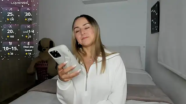 sophi mooreno online show from 09/15/25, 11:49